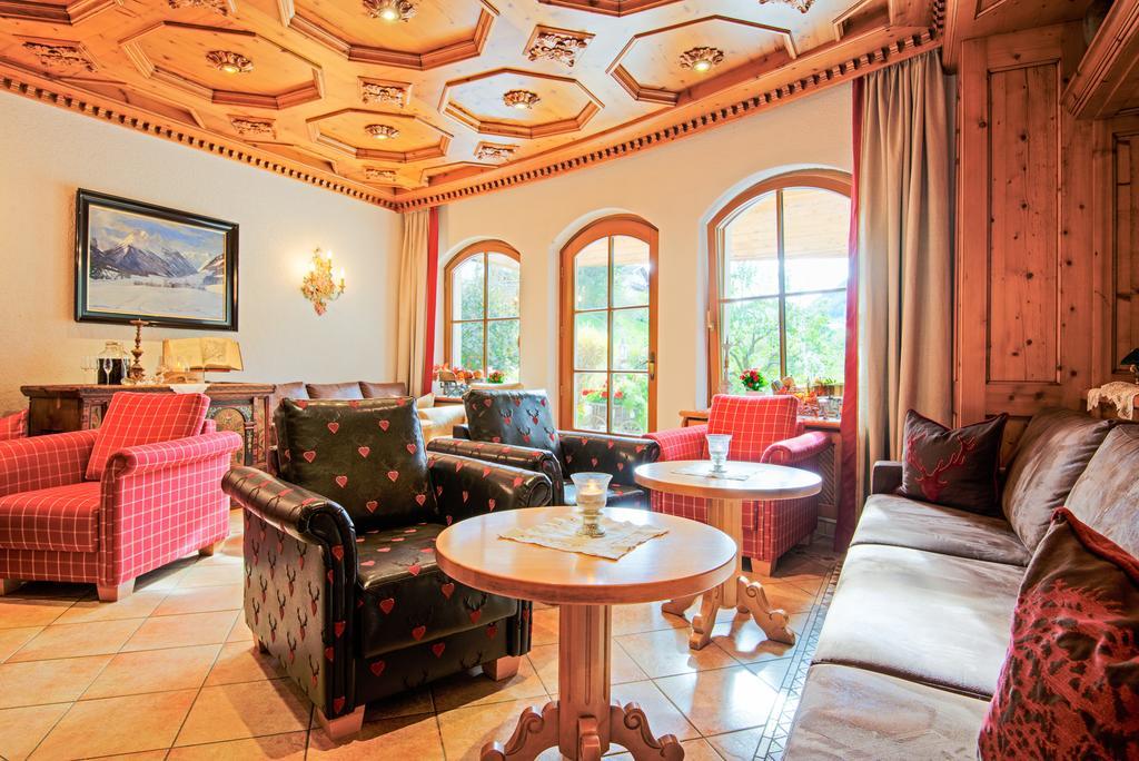 Familien- & Vitalhotel Auenhof Fulpmes Εξωτερικό φωτογραφία