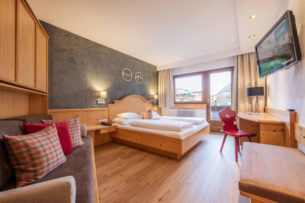 Familien- & Vitalhotel Auenhof Fulpmes Εξωτερικό φωτογραφία